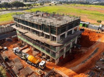 b05b378adf1b904c4ceacde307d2e1af5f4ff335 · Apartamento em construção à venda, 3 suítes, varanda, Edifício Hélade, Indaiatuba.