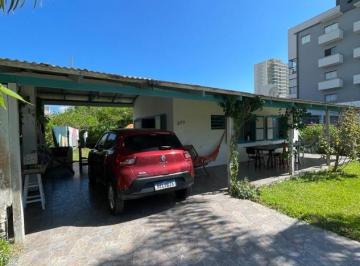 Casa · 65m² · 1 Quarto · 2 Vagas · Casa a 250 metros do mar em rua calçada - Itacolomi - Balneário Piçarras - SC