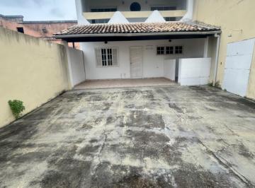Casa · 240m² · 2 Quartos · 3 Vagas · Desfrute do Conforto: Casa Espaçosa de 240m² À Locação em Campos dos Goytacazes