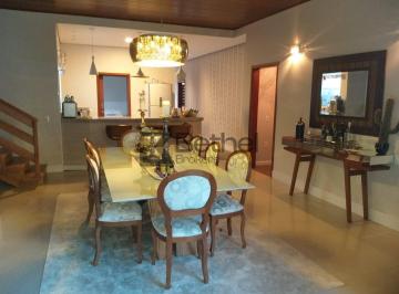 Casa · 228m² · 4 Quartos · 4 Vagas · Sobrado em Condomínio