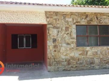 Casa · 125m² · 3 Quartos · 3 Vagas · Casa à venda no centro de Iperó com 3 dormitórios.