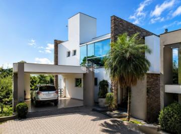 Casa · 321m² · 4 Quartos · 2 Vagas · Belíssima residência em condomínio fechado
