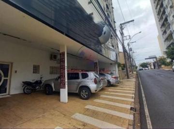 Foto 01 · Casa comercial com 7 salas, recepção, 3 banheiros, refeitório e 4 vagas de garagem. Localizada no ce