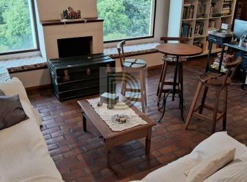 Casa · 604m² · 4 Quartos · 5 Vagas · Casa de condomínio na Granja Viana, com 4 suítes, piscina e 5 vagas.
