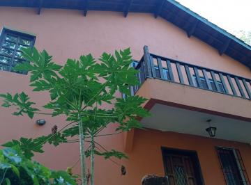 Casa de 2 quartos, Atibaia · Lindo chalé, confortavel, em meio a arvores nativas, projetado para 3 quartos