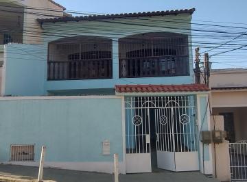Casa de 3 quartos, São Gonçalo · Casa duplex em rua fechada junto à praça Zé Garoto.