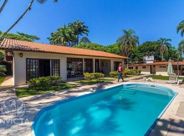 Casa · 2339m² · 3 Quartos · Casa à Venda em Balneário Camboriú de Frente para o Rio Camb