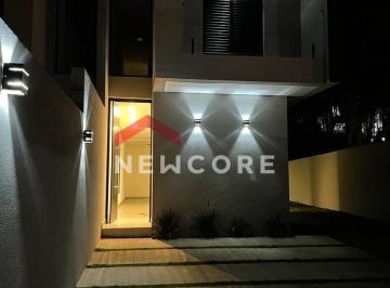 Casa · 133m² · 3 Quartos · 3 Vagas · Sobrado em Avenida Engenheiro Paulo Izzo - Jardim Maristela - Atibaia/SP