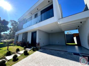 Casa · 185m² · 3 Quartos · 2 Vagas · Casa Alto Padrão em Cachoeira do Bom Jesus, Florianópolis/SC