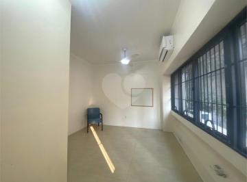 Comercial · 25m² · Salas à venda em Petrópolis - RS