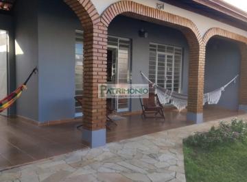 Foto 01 · Casa à Venda em Ubatuba-SP, Centro! 3 quartos, 1 suíte, 1 sala, 7 vagas de garagem, 290m². Confira a