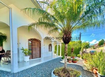 Casa · 290m² · 3 Quartos · 1 Vaga · Casa com 3 quartos e 2 banheiros no Jardim Azaléia em Brusque