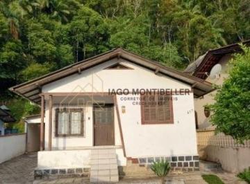 Casa · 300m² · 3 Quartos · 1 Vaga · Casa com 3 dormitórios e 2 banheiros na Primeiro de Maio em Brusque