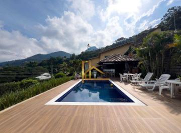 c9ca3851fe571e821bd9ac7199fc30c8d41a285c · Casa com 4 Dormitórios (3 Suítes), Piscina e Jardim – À Venda no Bairro Panorama, Teresópolis/RJ