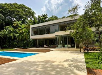 Casa · 1000m² · 4 Quartos · 6 Vagas · Casa exclusiva agregando ao seu valor modernidade, luxo e conforto no retiro do Morumbi em SP.