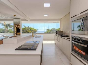 Apartamento · 180m² · 4 Quartos · 2 Vagas · Apartamento Frente Mar mobiliado e decorado com 04 suítes .