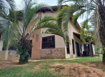 Rural · 3000m² · 3 Quartos · 2 Vagas · Belíssima chácara em condomínio fechado