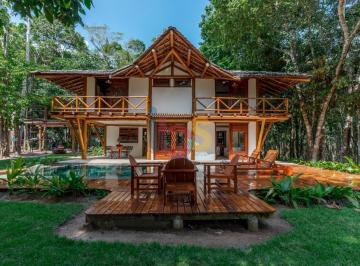 Casa · 303m² · 4 Quartos · 2 Vagas · Casa de Alto padrao com clube integrado em Trancoso
