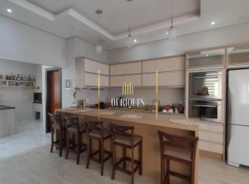 5frrpb02nwnhn2m3n2fiyzlh_md · Sobrado de alto padrão no Espinheiros com 200m² semi mobiliado