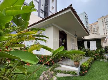 Casa · 545m² · 6 Quartos · 2 Vagas · Casa no coração da Pelinca para venda