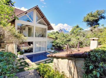 Casa de 4 quartos, Petrópolis · TEMPORADA | ITAIPAVA: Linda casa com piscina, área gourmet e 4 qts, condomínio