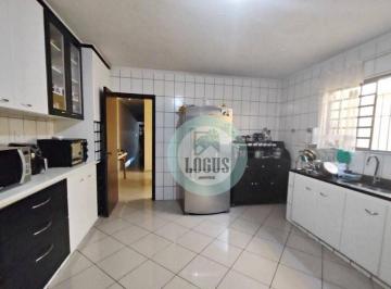 58c674079c0ecefde281bf65df066ca0fcb8ea68 · Sobrado bem distribuído com 208m² composto por 3 dormitórios sendo 2 suítes, á venda por R$ 679.000