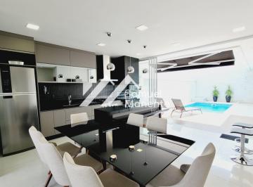 Casa · 225m² · 3 Quartos · 4 Vagas · Casa assobradada com piscina e 3 suítes com armários