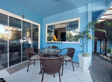 Casa · 200m² · 3 Quartos · 2 Vagas · Venda de Casa em Condomínio com 3 quarto(s), 1 suíte(s), 200 m², por R$ 790 mil em Recreio dos Bande