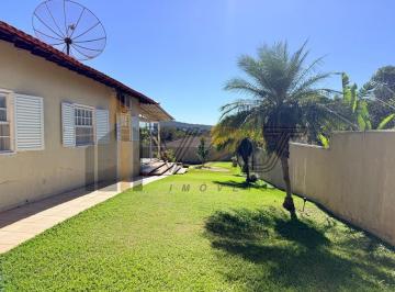Quintal lateral · Casa térrea à venda no Residencial Recanto das Canjaranas em Vinhedo/SP