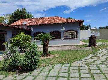 Casa de 3 quartos, Araruama · Ótima casa em Araruama com 2 suites com amplo quintal, rua asfaltada