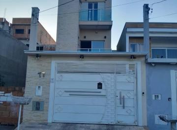 Casa · 205m² · 3 Quartos · 6 Vagas · Sobrado com 3 dormitórios e 2 banheiros à Venda, 205 m² - Jandira.