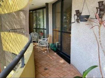 Apartamento · 160m² · 3 Quartos · 2 Vagas · Apartamento de frente com 160 m², 3 dormitórios (1 suíte), terraço e 2 vagas