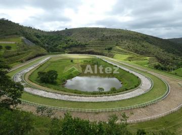 Foto 01 · Haras com 3 Raias (Grama, Areia e Polytrack), 80 Baias, Infra Profissional, Teresópolis, RJ