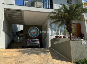 Casa · 232m² · 3 Quartos · 4 Vagas · Condomínio Aruã - Casa para locação e venda no Condomínio Aruã