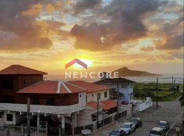 Casa · 600m² · 10 Quartos · 5 Vagas · Casa em Rua Visconde de Barbacena - Centro - Imbituba/SC