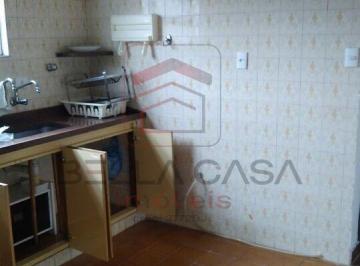 Casa · 250m² · 2 Quartos · 2 Vagas · São tres casas no terreno. Ideal para investidor ou construtor
