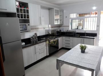 Casa · 80m² · 2 Quartos · 2 Vagas · Sobrado com 2 suítes e garagem para 2 carros com portão automático