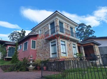 ef37e019fedebda4bfb8919325fc35dc.jpg · Sobrado de 248m² com 3 quartos