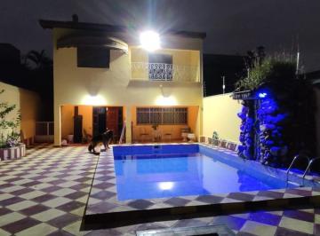 Piscina no fundo do imóvel · CASA 800M² , 4 SUÍTES, PISCINA,LAGO DOS PATOS,GUARULHOS.