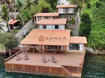 Casa · 350m² · 6 Quartos · 2 Vagas · Linda casa costeira com píer, em condomínio fechado, 6 Suítes