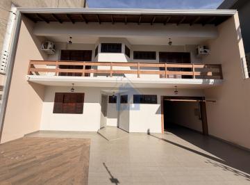 Comercial · 205m² · 3 Quartos · 4 Vagas · Prédio Comercial com Sala, Apartamento e Lazer, no Centro!