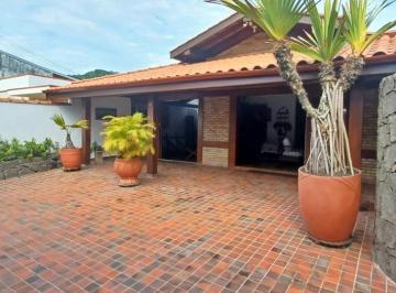 Imagem do Imóvel · Linda casa a 50 mts. da praia, está sendo vendida de porteira fechada !!!