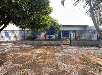 Foto 01 · Casa ampla à Venda em Umuarama-PR, Zona I: 3 Quartos, 1 Suíte, 3 Salas, 2 Banheiros, 1 Vaga, 180,40
