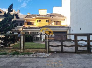 Casa · 225m² · 4 Quartos · 2 Vagas · SOBRADO PRÓXIMO AO MAR NO CENTRO DE TRAMANDAÍ