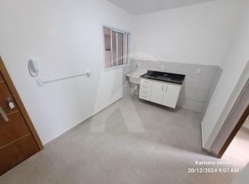 Casa · 30m² · 1 Quarto · Apartamento com 1quarto, cozinha e banheiro em condomínio.