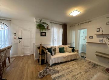 Casa · 170m² · 3 Quartos · 4 Vagas · Casa à venda em região privilegiada, perfeita para quem busca um lar aconchegant