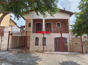 Casa · 220m² · 4 Quartos · 2 Vagas · Casa Ampla com 4 Dormitórios, 2 Suítes e Área com Churrasqueira