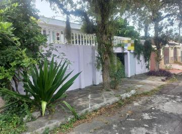 Casa · 158m² · 5 Quartos · 3 Vagas · Casa Com Quintal, Bacaheri!