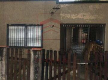 Casa · 245m² · 2 Quartos · 4 Vagas · 3 casas no terreno 245m2 - Ideal para investidor ou construtor