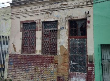 Comercial · 109m² · 3 Quartos · Oportunidade: Casa Central em Campos para Comércio - Preço Incomparável!